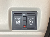 リアドアは乗り降りに便利な両側電動スライドドアです。また運転席に座っていながらスイッチ操作で自在にスライドドアを開け閉めできます。