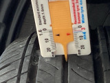 自社整備工場で点検整備をおこなってからお渡ししています。車検が残っている場合は『12ヶ月点検整備』を、車検整備付きの場合は『車検整備』をおこないます。整備費用は車両本体価格に含まれています。