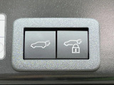 【パワーバックドア】スマートキーや運転席のボタンを押すだけでリアゲートが自動で開閉します!荷物を持っている時や、高い位置にあるバックドアを閉める際に便利な機能です♪