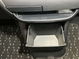【インストセンターロアボックス】CDなどが収納できる格納式のボックス!