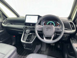 高いホールド性で運転姿勢が安定します。長距離ドライブでも疲れにくいのが魅力です。快適なドライビングライフをお送りください♪