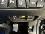 【ETC車載器】カードを挿すだけで準備完了。支払い待ちの渋滞を横目に、スマートに目的地へ向かえます。今の時代のドライブには欠かせない相棒です。利用には、車両情報を登録する別途セットアップが必要です。