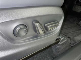 パワーシート搭載。微妙な調整が手軽にでき、ピッタリのポジションで運転することが可能です。