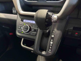 便利な電動パーキングブレーキ付きです