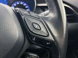 車線を逸脱すると音でお知らせ。安全運転のお手伝いをします。