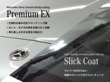 高耐候・高膜厚の2層コーティングがボディを汚れや水シミから守り、スリックコートが窓ガラスの汚れ・水垢を抑制。優れた撥水・滑水性能で、愛車の美しさと雨天時のクリアな視界を長く保ちます。