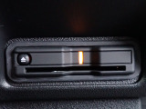■【ETC車載器】が装備されています。セットアップをしてお渡しとなり、ETCカードを差し込むだけで高速道路の利用が可能です。