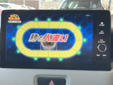 テレビ番組を画面で視聴できる装備です。停車中の休憩時間などに映像を楽しめ、待ち時間も車内で過ごしやすくなります。視聴は安全のため停車時にご利用ください。