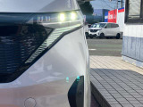 LEDヘッドライトで暗い夜道も明るく照らします。そのうえ省電力です。