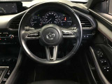 ハンドルも手にしっくり馴染み、握りやすくしっかり車の情報が伝わってきます。