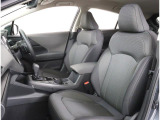 ゆったり座れて、長時間の運転も疲れにくいフロントシート!ホールド性も良く運転に集中できるシートです!!また、電動パワーシートですので着座位置も正確に合わせることが出来ます!!