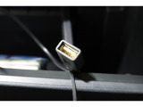 スマートフォンなどの音楽再生が可能なUSB接続ジャック装備車両です♪♪♪