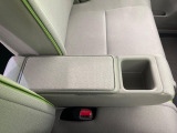 【アームレスト】運転中の身体の負担を軽減してくれるアームレストを装備♪