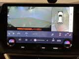 視認性の良い広角カメラでフロントと上方から車両周辺をご確認いただけますので、狭い道やすれ違い、路肩寄せなどに役立ちます。