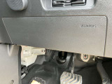 ニーエアバッグが運転者の膝周りを事故時の衝撃から守ってくれます。