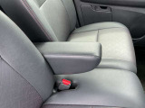 運転席にはひじ掛けが装着されていますので長時間のドライブ時にはとても役立ちます。