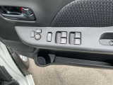 パワーウィンドウ装備です。運転席はオートになっているので、ワンタッチ開閉することが出来ます。