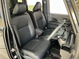 【運転席・助手席】内装ルームクリーニング済みです。しっかり綺麗にしていますので、是非、お確かめください。車に自信があるからこそ、是非一度ご来店頂き内外装も見てもらえると幸いです。