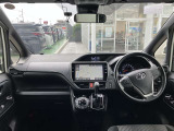 【運転席・インパネまわり】ハンドル・シート・フロアーなど隅々までプロによるクリーニング済み☆彡キレイな車内でドライブが一層快適にお楽しみいただけます!!