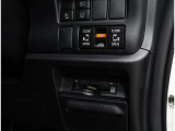 電動のスライドドアで楽々スムース!運転席からも開閉の操作もできます♪キーのスイッチひとつで自動開閉できる便利な機能もついてます♪