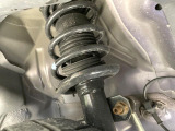 お車を安心してお乗りいただく為には、足回りの定期点検が欠かせません。サービスサポート(有償保証)では無料点検もご提供しており、安心のカーライフをお過ごしいただけるサポート体制が整っています。