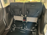 リアシート座面を持ち上げると、背の高い荷物を積むのに便利なトールモードに変身します!多彩なシートアレンジで使い勝手良好!