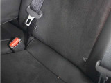 ◆ISOFIX◆シートベルトいらずでチャイルドシートと固定金具を連結するだけでガッチリ固定できます。