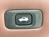 【パワーバックドア】スマートキーや運転席のボタンを押すだけでリアゲートが自動で開閉します!荷物を持っている時や、高い位置にあるバックドアを閉める際に便利な機能です♪
