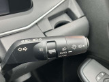 【アダプティブLEDヘッドライト】車両を検知し、LEDヘッドライトが対向車や先行車を照射しないよう自動でハイビームの照射範囲を切り替えます。
