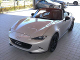 神戸マツダ神戸西インター店は、通常ディーラー+&alpha;の次世代型店舗としてROADSTER EXPERIENCE SPACEの冠を掲げ、「いつでも・誰でも・気軽に会いに行ける」ロードスターUカー専門店。