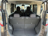 【ラゲッジスペース】広いラゲッジスペースは、日々のお買い物やご家族とのレジャーにも便利にお使いいただけます♪