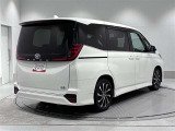 電動リヤゲート付き、バック時パノラマ(全方位)モニターで安心です。