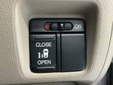 【パワースライドドア】助手席側がパワースライドドアになっており、運転席のスイッチやスマートキーでも開閉が可能です!開口部も広いので乗り降りも楽々♪