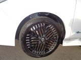 タイヤサイズ215/50R17です。