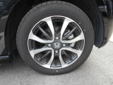 ☆純正アルミホイール☆車にぴったりなデザインなので足元をスタイリッシュに見せることができます☆