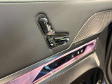 電動フロントシート♪シートポジションは2パターンまで記憶しておく事が出来ます!順番に運転するにはとても便利な機能です♪