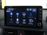 ナビゲーションは純正9インチコネクトナビ(LXM-242ZFNi)を装着しております。AM、FM、Bluetooth、フルセグTVがご使用いただけます。初めて訪れた場所でも安心ですね!
