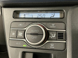 【オートエアコン】AUTOボタンを押してお好みの温度を設定!快適な室温でドライブをお楽しみいただけます♪