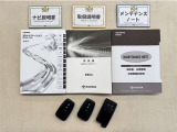 基本操作はもちろん、最近の車は装備もどんどん進化しているので困った時に役立つ取扱説明書、整備歴が確認できるメンテナンスノートが付いてます。安心ですね☆☆