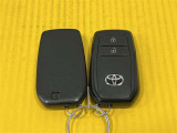 スマートキーはかばんやポケットに入れておけば、ドアのロックアンロックやエンジンの始動が可能!