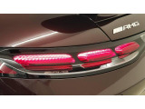 ヘッドライトとリアコンビネーションランプのすべてにLEDが使用されています。長寿命・低消費電力、良好な視認性を確保します。