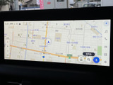 周辺道路や地名が画面に表示され、目的地までの位置関係を確認しやすい地図画面です。検索や登録の操作にもつながる表示で、初めて訪れる場所への移動や普段のお出かけに役立ちます。