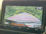 【バックカメラ】駐車時に後方がリアルタイム映像で確認できます。大型商業施設や立体駐車場での駐車時や、夜間のバック時に大活躍!運転スキルに関わらず、今や必須となった装備のひとつです!
