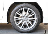 純正のアルミホイールが足元を飾ります!タイヤサイズは185/55R16を装備しております!