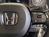 ハンドルにHondaセンシング系のクルーズコントロールやレーンキープアシストなどのスイッチが装備されています。ハンドルから手を離さず安全に操作できます。