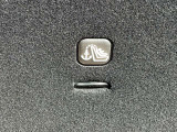 リアシートにはチャイルドシート固定用のISO FIX対応取り付け装置を左右2ヵ所装備しています。