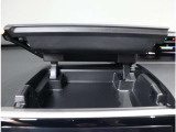 運転席助手席の前方中央にある収納スペース。容量もよどよくありますのでとても便利ですよ!