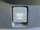 アクセサリーソケットを装備。車内アクセサリーの電源として便利です。