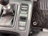 【ドライブモードスイッチ】SPORTモード・NORMALモード・ECONモードの3つから用途に合わせて選択ができます。