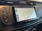 FM+AMチューナー付オーディオプレイヤーは7インチタッチパネルモニター付Uconnect。スマートフォンの様々な機能がお使いいただけます。